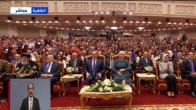 الرئيس السيسي يشاهد الفيلم التسجيلى "كلام من القلب" عن تضحيات المرأة المصرية