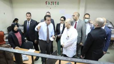 وزير الصحة يوجه بمدَ ساعات العمل بعيادات معهد القلب لـ8 مساءً بنظام فترتين 