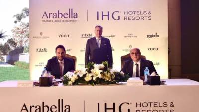 وزير السياحة يشهد توقيع عقود إدارة وتشغيل لثلاث فنادق جديدة بالساحل الشمالي والقاهرة الجديدة