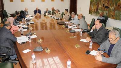 وزير الزراعة يلتقي بأعضاء وحدة متابعة وتنفيذ مشروع التجمعات التنموية الزراعية بسيناء