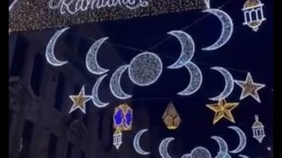 فيديو.. إضاءة ميدان بيكاديللى فى لندن بمناسبة شهر رمضان