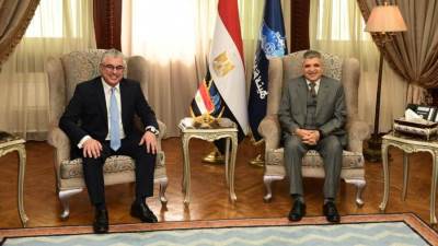 الفريق أسامة ربيع يلتقي رئيس المنطقة الاقتصادية لبحث سبل التعاون المشترك