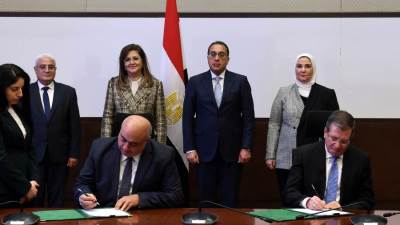 مدبولي يشهد توقيع تعاون لتشغيل مراكز تكنولوجية نموذجية متنقلة لتقديم الخدمات التأمينية