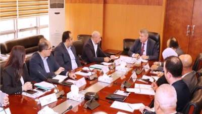 رئيس التنمية الصناعية يناقش موقف ترفيق 4 مناطق بالصعيد