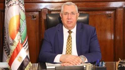 "القصير" يوجه بضخ المزيد من السلع والمنتجات الغذائية بأسعار مخفضة