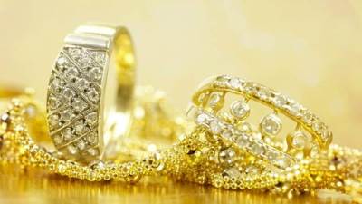 عيار 21 يسجل 2040 جنيهاً.. أرتفاع الذهب في منتصف تعاملات اليوم الجمعة