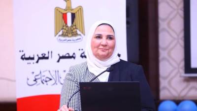 وزيرة التضامن تشارك كبار السن فعاليات الاحتفال بالمرحلة الرابعة لمبادرة "الحياة أمل"