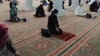 دار الإفتاء توضح حكم خروج المرأة للصلاة في المسجد