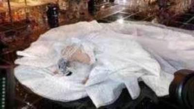 أول تعليق من زوجة حسن شاكوش بعد سجودها في فرحهم.. اللي مع ربنا مش بيشغله حد