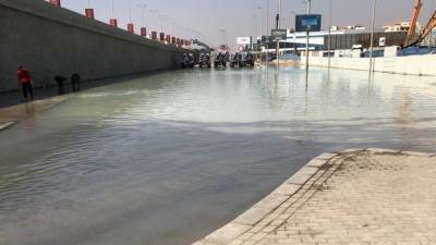 بالصور.. انفجار ماسورة مياة عند مطلع كوبري الرحاب بالتجمع الخامس