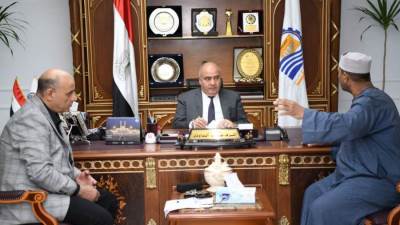 محافظ قنا: نحرص على التواصل المباشر مع المواطنين للارتقاء بمستوى الخدمات