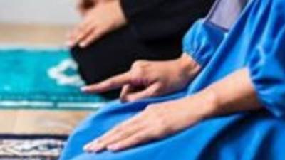 ماحكم إمامة الزوجة للزوج الأمي؟.. دار الإفتاء ترد