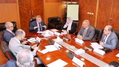 رئيس التنمية الصناعية يبحث مع غرفة صناعة الأدوية تطوير القطاع