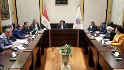 وزير الصحة يعقد اجتماعًا لمتابعة تنفيذ لتشغيل الوحدات الصحية بمشروع «حياة كريمة»