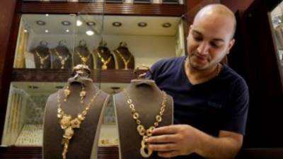 مستشار وزير التموين ينصح المواطنين بالتريث فى شراء الذهب لحين انخفاض الأسعار