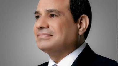 الرئيس السيسي يكرم عددا من أبطال القوات المسلحة