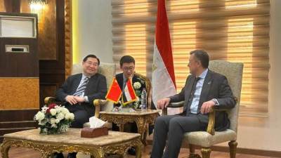 وزير السياحة يستقبل نظيره الصيني بمطار القاهرة فى أول زياره منذ أزمة كورونا