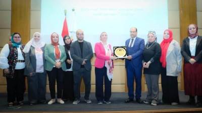 وزيرة البيئة تسلم الصحفيين جوائز النسخة الثانية لمسابقة التميز الصحفي في الإعلام البيئي والمناخى