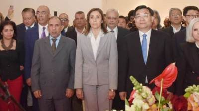 وزيرة الثقافة المصرية ونظيرها الصيني يفتتحان معرض "التقاء الفنانين في طريق الحرير"