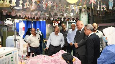 محافظ قنا يشيد بمستوى الخدمات الطبية المقدمة للمواطنين بمستشفى الهلال الأحمر