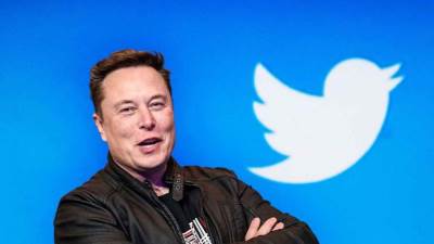 إيلون ماسك يستبدل شعار تويتر بشعار العملة المشفرة “دوج كوين”