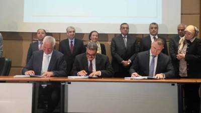 الوزراء يشهدون توقيع عقد أول محطة لتحويل المخلفات البلدية إلى طاقة كهربائية