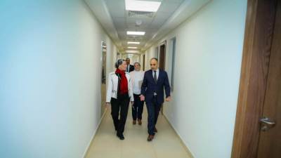 وزيرة البيئة تتابع الإجراءات اللوجيستية المتبعة لتسهيل الانتقال الفعلى للعاملين للعاصمة