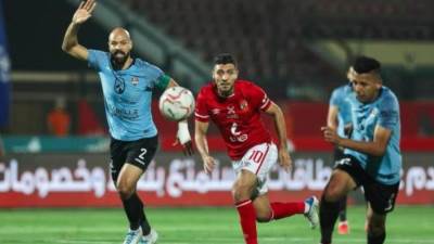 الاهلي يفوز على المحلة بثلاثية.. وينفرد بالصدارة