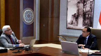 رئيس الوزراء يلتقي رئيس هيئة التأمين الاجتماعي لمتابعة عدد من ملفات العمل