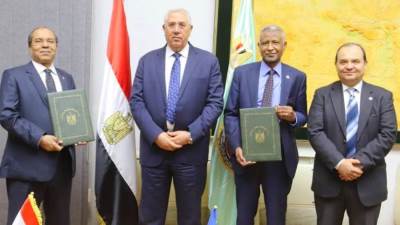 وزير الزراعة يشهد توقيع وثيقة مشروع تحسين سبل العيش بين بحوث الصحراء والفاو