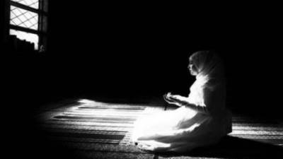 كيفية الاعتكاف للنساء في البيت.. الشروط والمحاذير والمباح