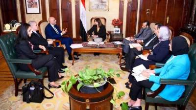وزيرة الهجرة تلتقي رئيس جهاز تنمية المشروعات المتوسطة والصغيرة لبحث أوجه التعاون المشترك