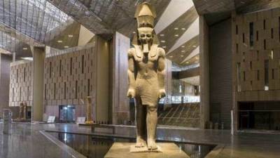 الحكومة تنفي تضرر سقف بهو المتحف المصري الكبير من الأمطار 