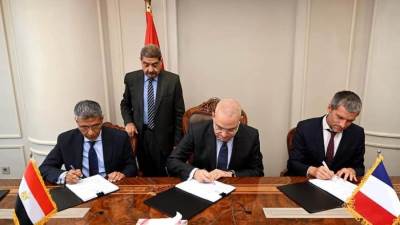 وزير الإسكان والمدير الإقليمي للوكالة الفرنسية للتنمية يوقعان اتفاقية التسهيلات الائتمانية