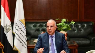 سويلم يتابع أعمال التطوير الجارية بواحة سيوة