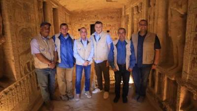 وزير السياحة والآثار يتفقد موقع حفائر البعثة الأثرية المصرية بسقارة