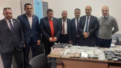 إحباط محاولة راكب تهريب 1646 عبوة من مستلزمات طب الأسنان