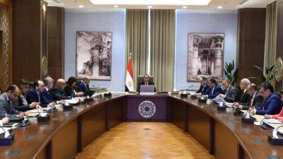 رئيس الوزراء يعقد اجتماعا لبحث سُبل النهوض بالمناطق الاستثمارية والتغلب على التحديات التى تواجه المستثمرين