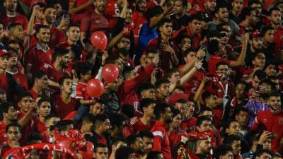 الأهلي يعلن الموافقة على حضور 52 ألف مشجع في مباراة الرجاء المغربي