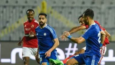 الأهلى يفوز على سموحة بثنائية ويواصل انتصاراته المحلية