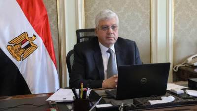 وزير التعليم العالي يرأس اجتماع المعهد القومي للبحوث الفلكية والجيوفيزيقية