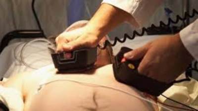 توقف قلبه مرتين لمدة 27 دقيقة.. إنقاذ حياة معتمر مصري على يد فرق الإنقاذ الطبية