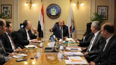 وزير قطاع الأعمال يتابع تطورات مشروعات الشراكة في صناعة الدواء