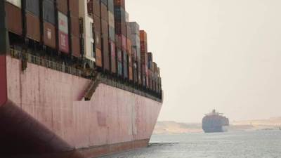 أسامة ربيع: قناة السويس تشهد عبور 95 سفينة بإجمالي حمولات 5.6 مليون طن