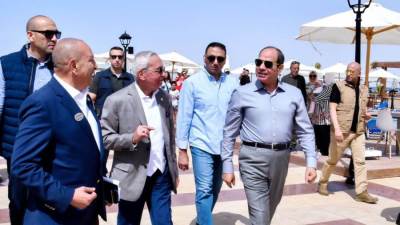 الرئيس السيسى يجرى جولة تفقدية فى مدينة الجلالة.. صور
