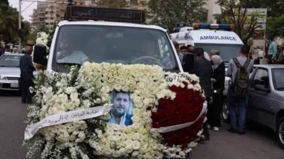 آلاف السوريين ونجوم الفن يشيعون جثمان الفنان محمد قنوع إلى مثواه الأخير