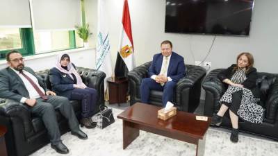 الدكتور أحمد طه يلتقي رئيس الإدارة المركزية لشئون الصيادلة