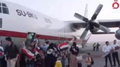 القاهرة الإخبارية: وصول طائرة تقل مصريين عائدين من مناطق النزاع بالسودان 