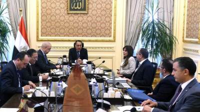 "المقاولون العرب" تناقش مع رئيس الوزراء التحديات التي تواجه الشركة 