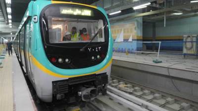 المترو يقدم الساعة 60 دقيقة مساء اليوم للعمل بالتوقيت الصيفى